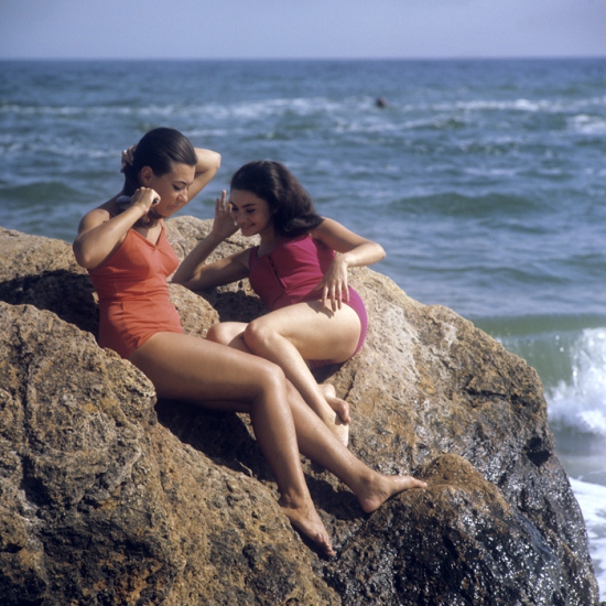 Dekleta na plaži v Odesi, 1971