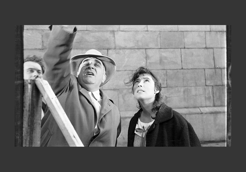 ソ連映画史で最も困難な時期は1950年代前半だったかもしれない。共産党は様々な芸術を管理する規則を次々に作った。ソ連映画が復活したのは、1953年にスターリンが死去してから。ミハイル・カラトゾフの「戦争と貞操」が第11回カンヌ国際映画祭でパルム・ドールを獲得するなど国際的な成功もあった。