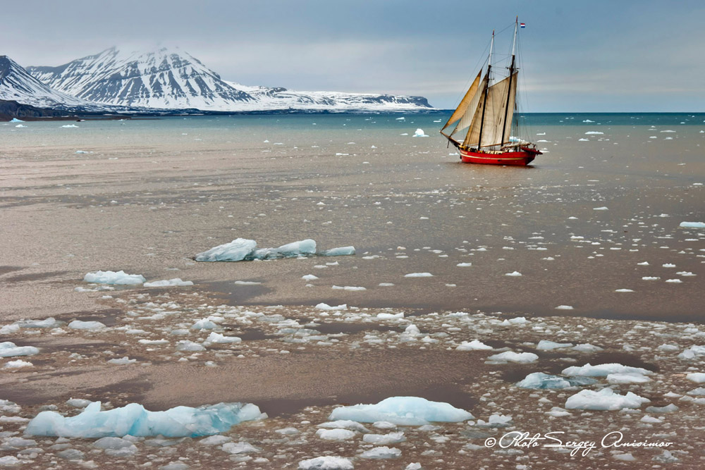 L'Arctique est en train de disparaître sous nos yeux. Chaque année, la calotte glaciaire rétrécit et son épaisseur diminue.