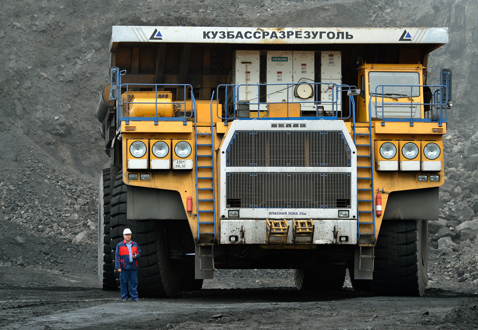 The largest dump truck is the BelAZ-75600, which can carry up to 320 tons and weighs 560 tons on its own! The BelAZ-75600 is the largest truck in the CIS.
