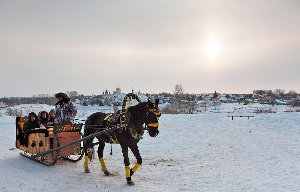 冬になると、昔風のロシア型馬そりに乗ることができる。