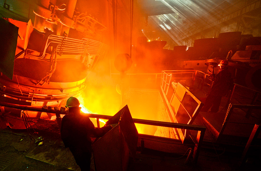 Опремата на Уралмаш се користи за влечење на повеќе од три – четвртини железна руда во Русија, за правење на сите железнички линии и за производство на четири – петтини од нафтата во земјата, половина од природниот гас и половина од јаглените минерали од отворените јами.