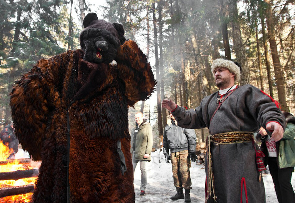 Au sens strict, Komoeditsa ou Maslenitsa n’est pas seulement une fête du printemps, mais également de l’ours.