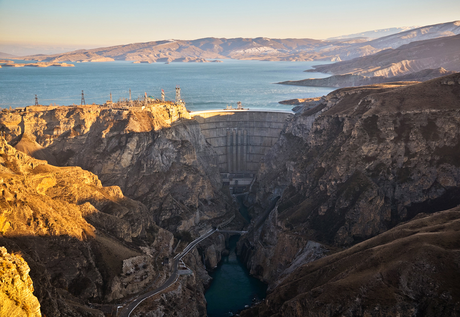 チルキー・ダムは地震の活発な地帯に位置するため、複雑な地質状態の場所に建てられたといえる。
