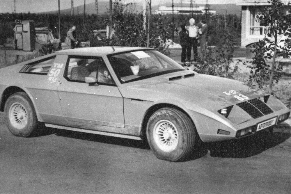YUNA。この自家製自動車は、1969年にエンジニアで自動車愛好家のユーリ・アルゲブライストフ氏によって考案されたが、組み立てられたのは1977年になってのことだった。この車は非常に高い評価を獲得し、国際的な展示会で数々の賞を受賞した。しかし、大量生産には至らなかった。製造されたのは2台だけで、そのうちの1台が今日でも現存している。1977年以来走り続けているこの自動車の走行距離は、50万キロを超えている。