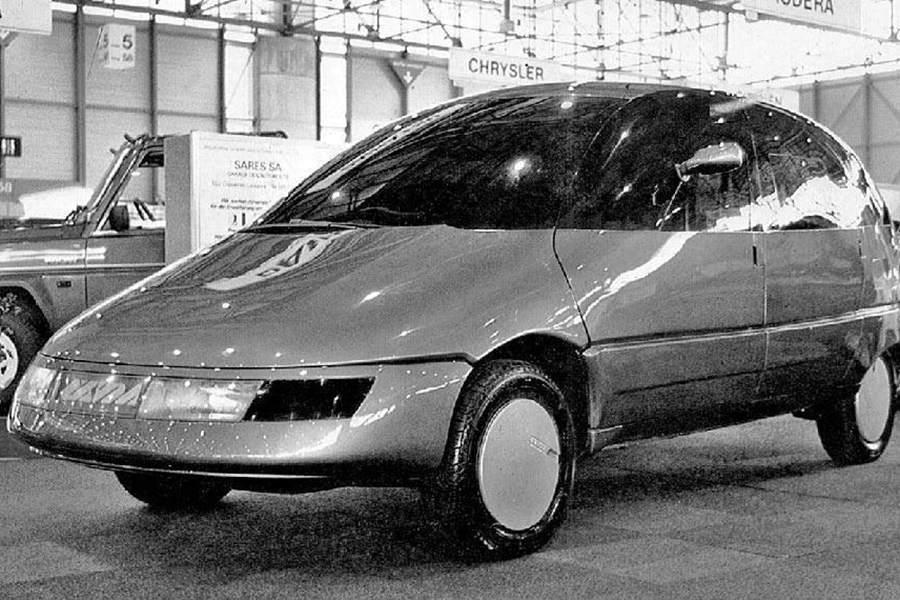 NAMI Ohta. Automobil Ohta izgrađen je 1986./87. u Lenjingradskom laboratoriju za napredne prototipe lakih vozila. Graditelj je Središnji institut za istraživanje automobila (NAMI). Ovo konceptualno vozilo primalo je do sedmoro putnika. Drugi i treći red sjedala su bili uklonjivi, a prvi red mogao se okrenuti za 180°. Stražnje sjedalo preklapalo se u praktičan stol. U to vrijeme ovakav višenamjenski sustav bio je čista znanstvena fantastika, pogotovo za sovjetski auto. Jedini primjerak, restauriran nakon sudara, izložen je u muzeju.
