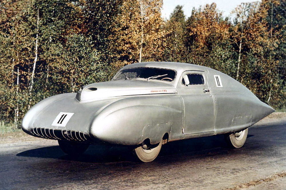 Pobeda-Sport. Au total, ce sont trois Pobeda de course qui ont remporté les championnats d'URSS, en 1950, 1955 et 1956. Il s'agissait de la première voiture de sport soviétique à rencontrer le succès. Rien d'étonnant, si l'on considère qu'elle a été imaginée par un ingénieur en aéronautique. Cette voiture est aussi intéressante en tant que véhicule expérimental conçu par un constructeur aéronautique, que comme exemple de l'usage pacifique de la technologie militaire.