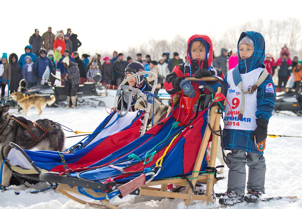 Kompetisi Dyulin, yakni balap kereta luncur anjing anak-anak, telah diselenggarakan secara rutin setiap tahun sebelum Beringia diselenggarakan untuk pertama kali. Hadiah utama Dyulin adalah anak anjing.