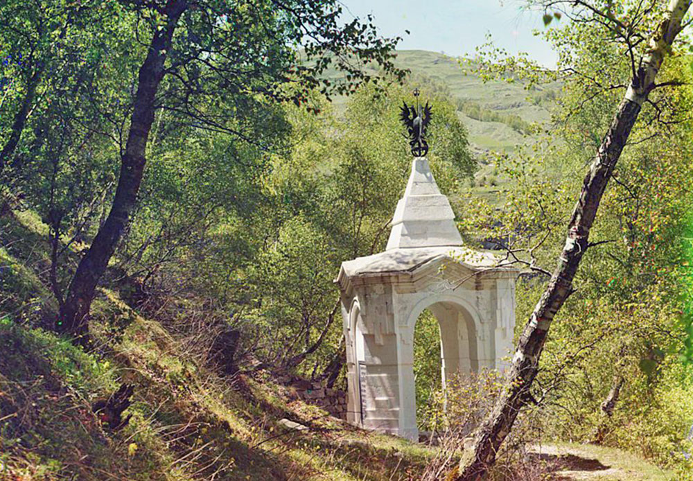Mjesto gdje je bio zatočen Šamil. Šamil je bio vođa kavkaskih gorštaka i najpoznatiji je po ujedinjenju naroda Zapadnog Dagestana i Čečenije, a kasnije i Čerkezije, sredinom 19. stoljeća.