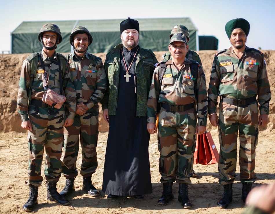 Indian soldiers and an Orthodox priest during the opening of Indra-2014.