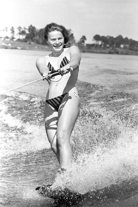 La campeona del mundo de esquí acuático Natalia Rumiatseva, 1985