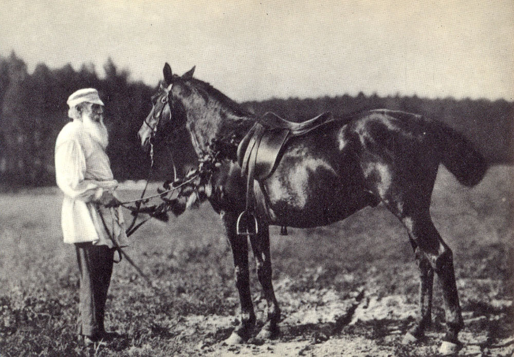 „Die beiden stärksten Krieger sind Geduld und Zeit”. /1908, Lew Tolstoi und sein Pferd Delir