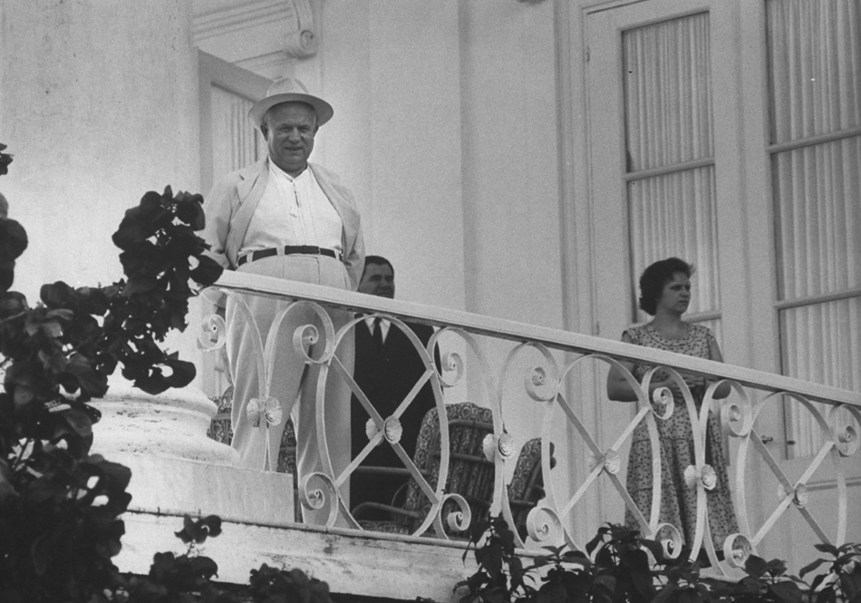 Nikita Chruschtschow mit seiner Tochter.