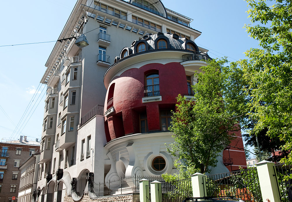 Egg House. 1/11 Mashkova Str. // Moscow has always been famous for its crankiness and sweeping gestures, including architecture. One of the most striking and outrageous examples is the “Egg House”. Originally planned to be built in Bethlehem as a maternity ward, it was eventually put up in Moscow. Outwardly, it resembles a giant copy of a Fabergé egg. It is the only such house in the world.