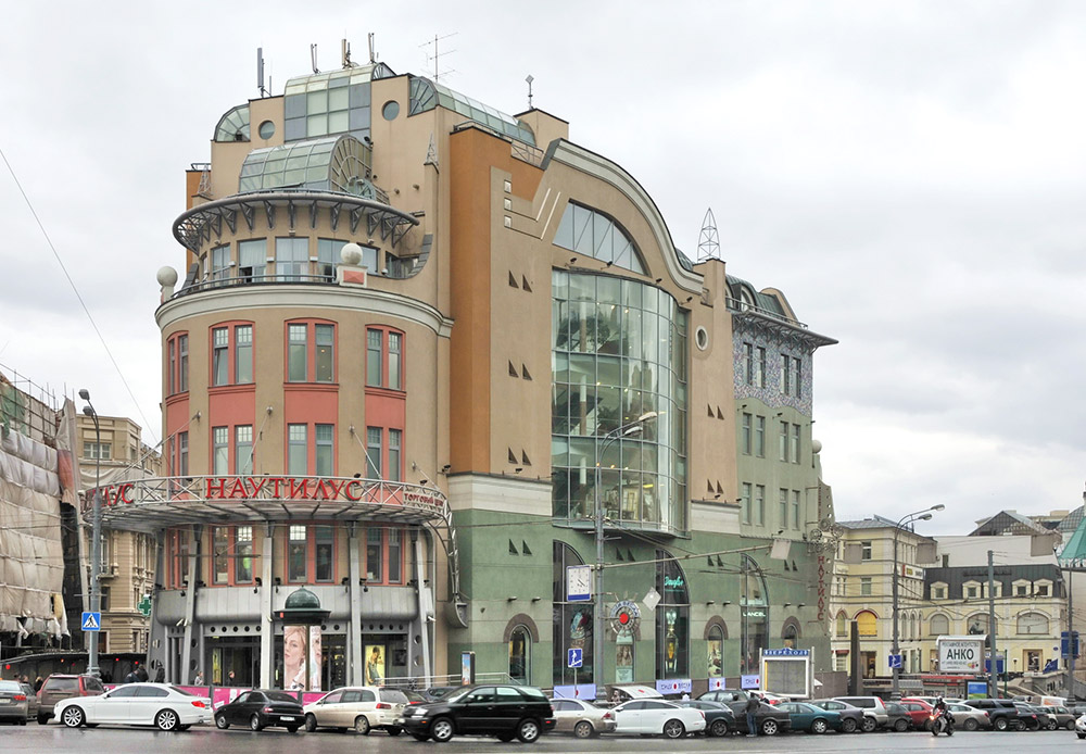 Nautilus Trade Center, 25 Nikolskaya Str. // In the early 2000s, this mall became Moscow's new “Morozov Mansion” — lambasted by everyone for its vulgarity. The pretentious postmodern architecture seems to jut out of an edifice on one of Moscow’s oldest streets, but the place once sited the Vladimir Gates of the Kitai-Gorod Wall and the Chapel of St. Panteleimon — buildings that were also rich in gaudy architectural details. Furthermore, the region was always a hotbed of commerce, for which reason a shopping center is quite apropos. Who knows, maybe in future Nautilus — like Morozov’s house before it — will become a feature of classic Moscow architecture.