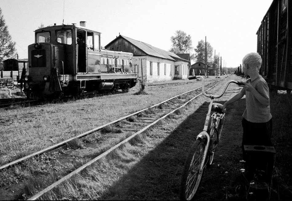 アラパエフスク狭軌鉄道(ANGR)は、旧ソ連諸国のみならず、世界でも最長の狭軌鉄道のひとつだ（狭軌鉄道とは、鉄道のレール間隔が標準軌の1,435mm（4フィート8.5インチ）未満の鉄道のこと）。軌間は750ミリ。鉄道の本部はモスクワからおよそ1920km、スヴェルドロフスク州のアラパエフスク村にある。