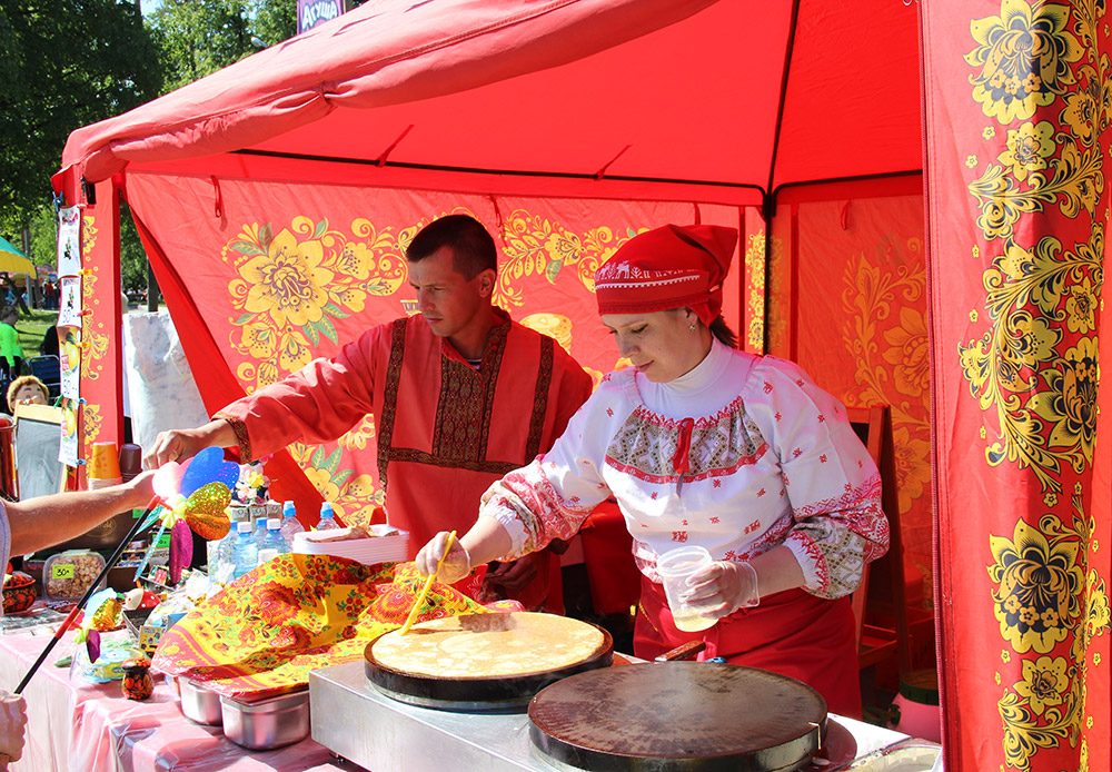菓子類のユニークな祭典「スイート・ドリーム」が、モスクワから1,800キロ離れたエカテリンブルクで始まった。この祭りへの来訪者たちは、世界のさまざまな場所からの一風変わったデザートのほか、ウラル地方やロシア各地からの伝統的な甘菓子を試食することができる。その中には、ヨーロッパとアジアの境界に位置するウラル地方でしか手に入らないものもある。