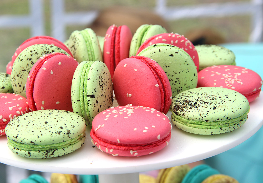 フランスの有名なペーストリー菓子のマカロンが、地元ロシアの甘菓子の間に並んでいた。この祭典では、ロシアとヨーロッパの伝統とレシピの最良の例が入り交じっていた。