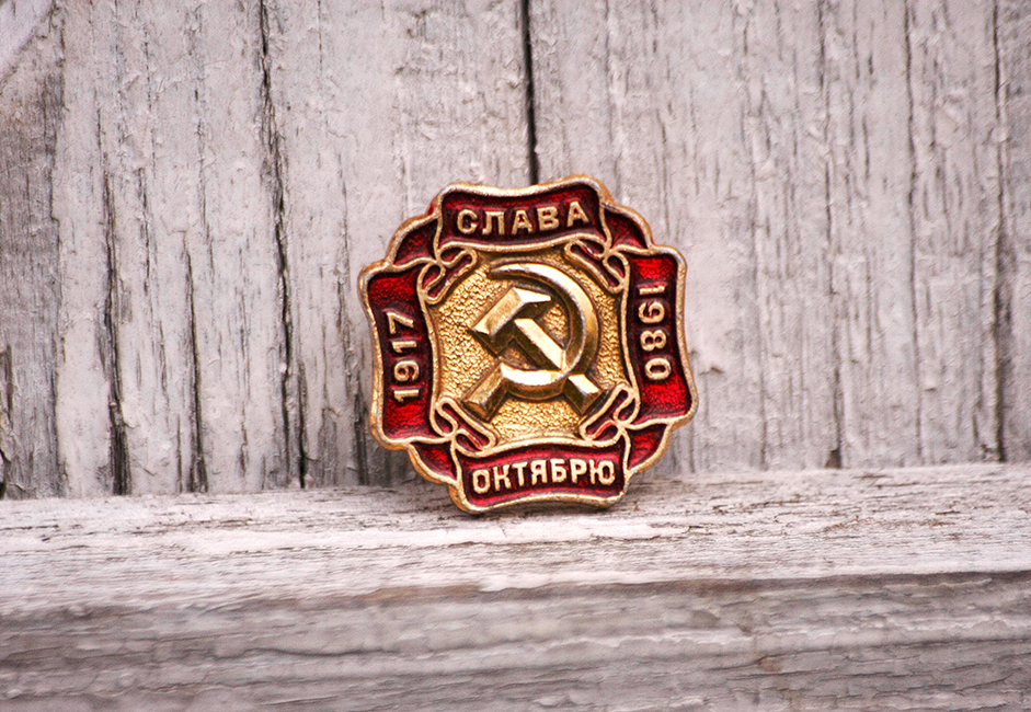 Този сувенир бил много популярен сред чужденците, които посещавали Съветския съюз през 1980 г.