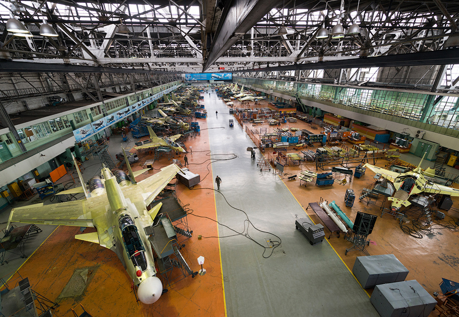 イルクーツク航空機工場の専門家たちは、ロシアおよび海外の航空会社向けの MC-21 輸送機および旅客機の開発に取り組んでいる。初の試験飛行用のモデルは2014年1月に製造された。同工場は、2018年までに毎年65機の航空機を製造する計画だ。