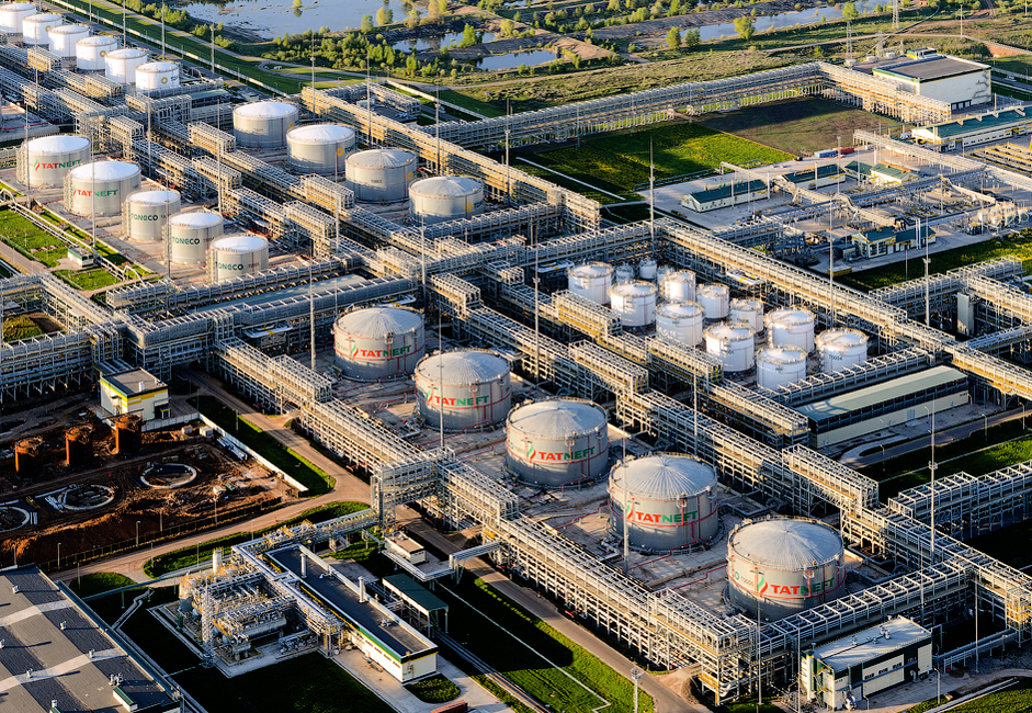 Od 1997., naftna rafinerija se postepeno odvaja od tvornice. Danas pripada TAIF-NK-u.