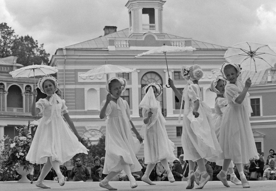The first professional Russian ballet school was founded in 1738 by order of Empress Anna of Russia (Anna Ioannovna) by the French-born Jean-Baptiste Landé who was a dance master at the Petersburg born in France and a dance master at the Petersburg Landed Gentry Corps. In pre-revolutionary times, most teachers at the school were foreigners.