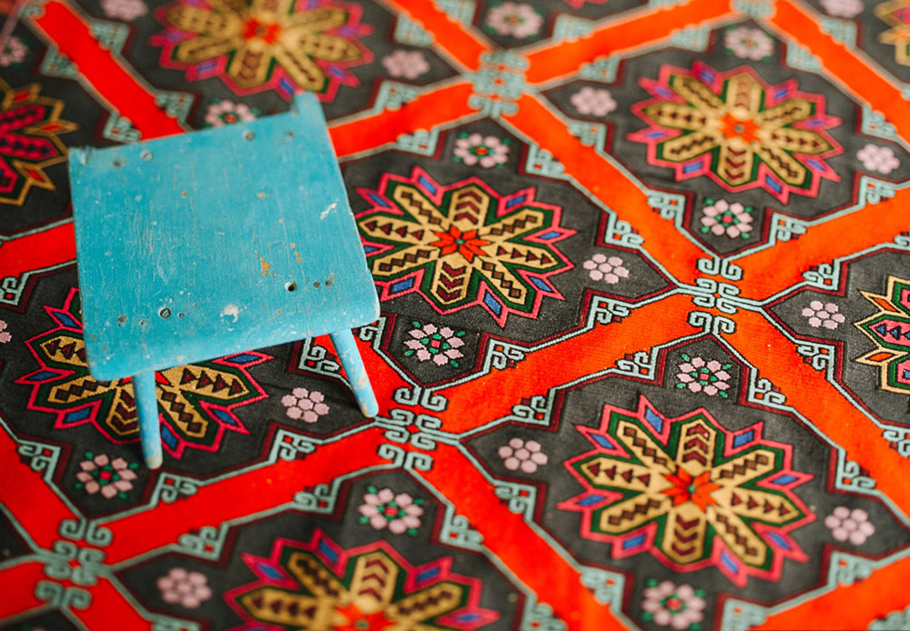 時間が経つにつれて、より複雑でエレガントなパターンが絨毯に取り入れられるようになった。絨毯の維持レベルは、所有者の地位を示していた。
