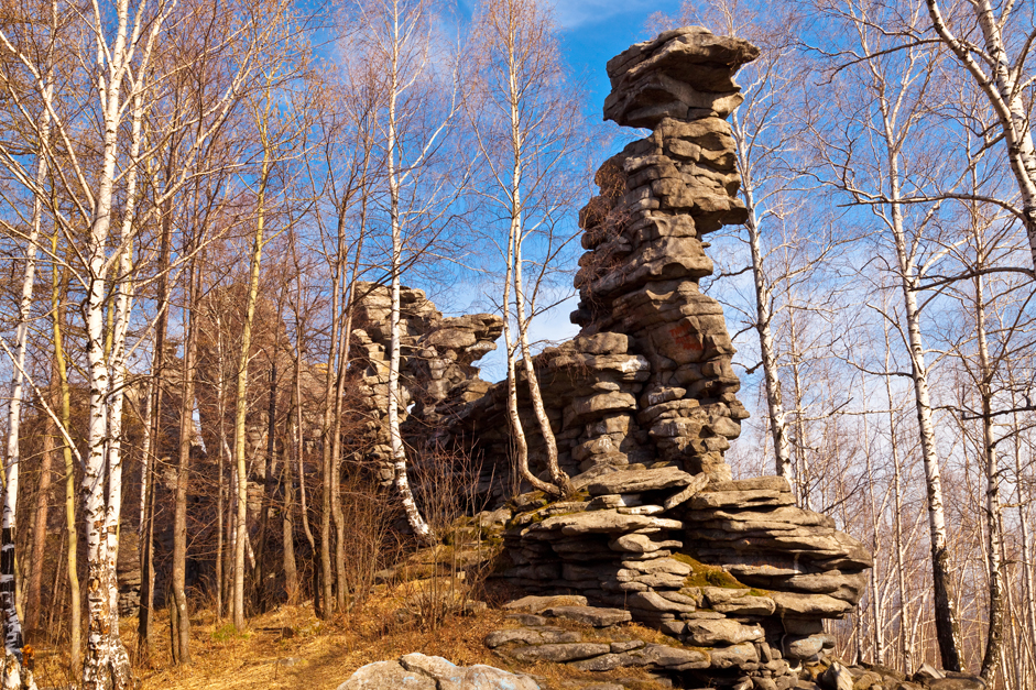 The Seven Brothers in the Chelyabinsk region’s Ural Mountains is a group of steep cliffs that are tall for a steppe zone. These rock figures are the source of many legends among locals. The cliffs are 30-35 meters high. The gigantic rocks are formed of gray tiny crystal formations, most likely diabase or dolerite.