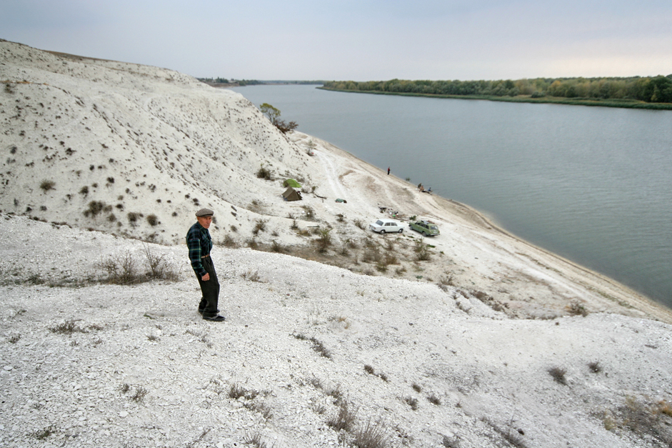 Also in the Volgograd region, on the Don River, is an extremely interesting geological object: chalk mountains made up of ancient sands. It seems that this was once the bottom of an ocean, since deposits here contain the fossils of ancient sharks and plesiosaurs. The chalk mountains reach 100 meters in high and can be considered the tallest in Europe.