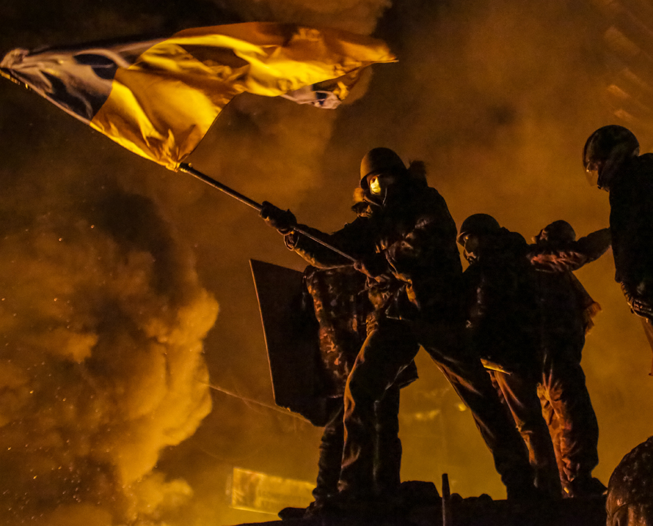 Des partisans de l’intégration de l’Ukraine dans l’Union européenne participent aux affrontements avec les unités de police dans le centre de Kiev. 2014