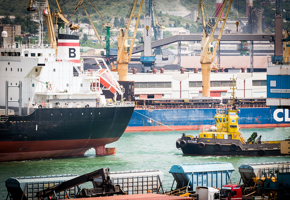 141 million tons of freight passed through the port in 2013.