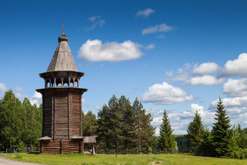 The settlers were quickly Russified. Only the names of villages and rivers hint at the origins of the locals. // Bell tower, end of the 16th century, Vologodskaya region. The bell tower from the village of Kuliga-Drakovanovo is one of the oldest tower-type belfries in the world. It is also the museum's most archaic monument.