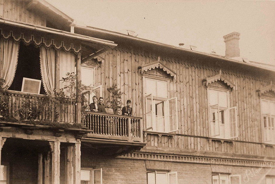 Many of the Romanovs were known to be quite partial to the hunt. Stretching all the way back to the reign of Tsar Aleksei Mikhailovich, father of Peter the Great, princes and grand dukes regularly went hunting with birds of prey. Falcons were captured for the royal court by special hunters.