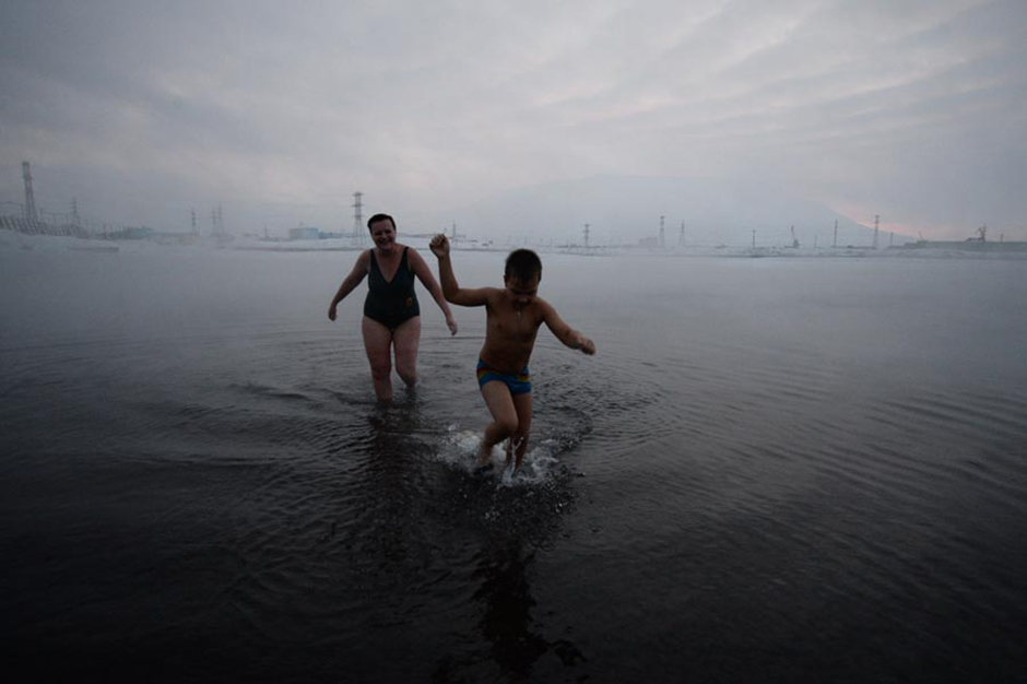 8/12. У свету нема више од 30 људи који могу да препливају један километар у води температуре 0°C – велика већина њих су из Русије.