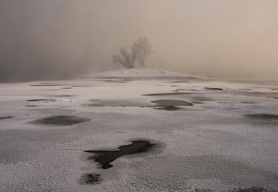 "Žestoki mraz". Led je prekrio Jenisej kod otoka Tatišev. U trenutku snimanja temperatura je bila -35 ° C.
