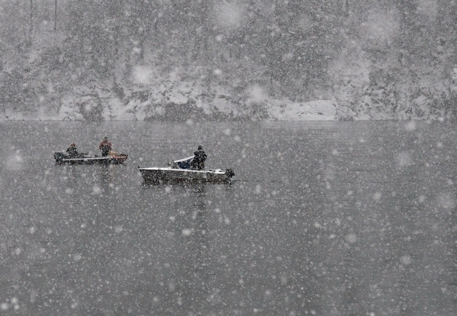 "Pecanje". Fotografija je nastala na Jeniseju, u okolici Krasnojarska, dok je padao prvi snijeg.