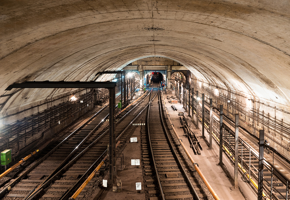 The minimum interval between trains on the Samara metro is 7 minutes, compared to a minute and a half on the Moscow metro.