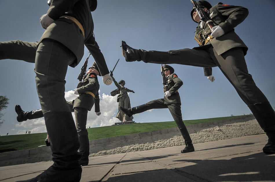 It is a colossal burial place – the Mamaev Kurgan, under whose monument “The Motherland Calls” lay the remains of 36,000 soldiers, whose bodies were brought from all over the city when Stalingrad was liberated.