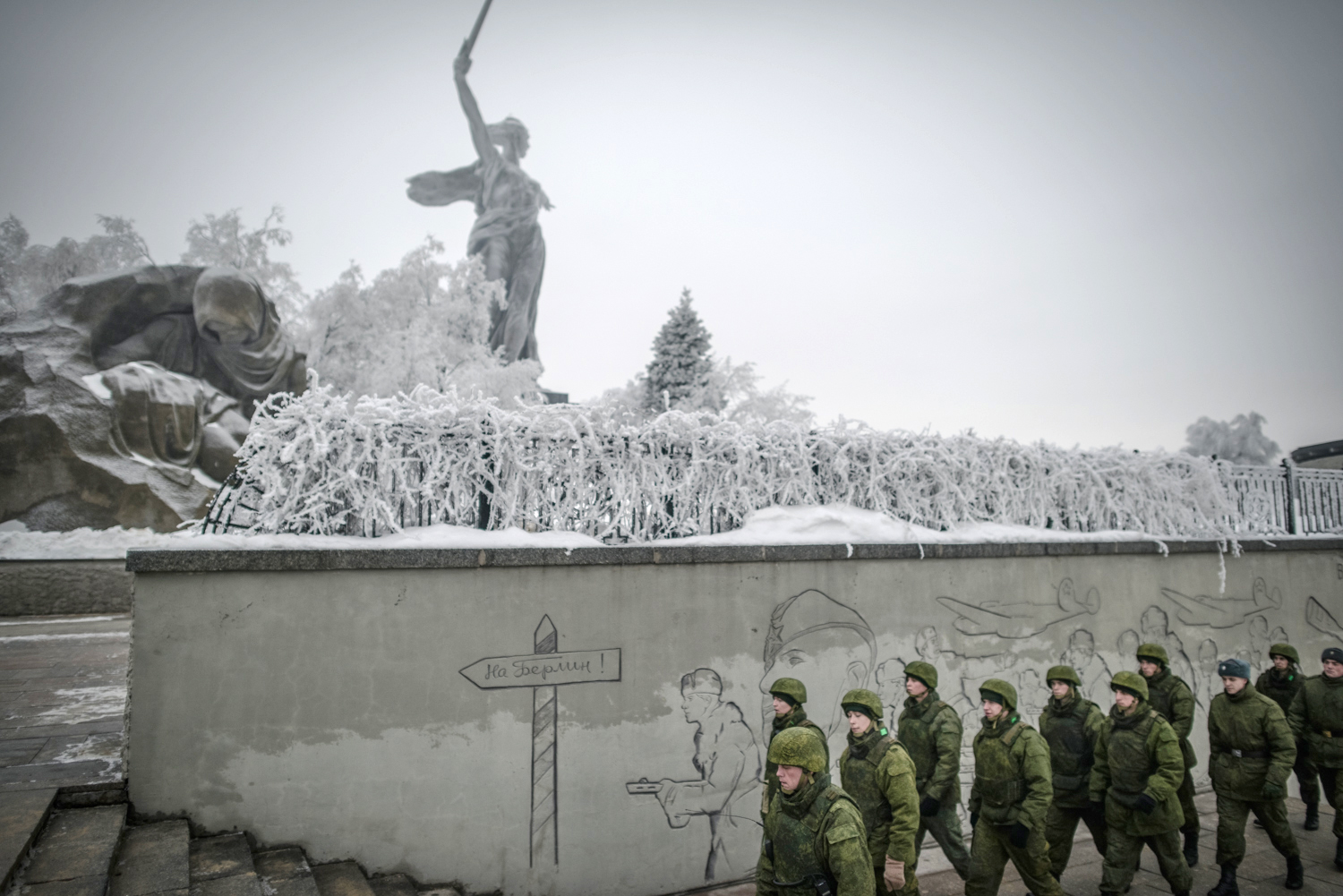 It’s no lie when they say that Volgograd (971 km from Moscow) was built on bones. The mass war grave is in the heart of the city, on the Avenue of Heroes, and the Eternal Flame stands on the spot.