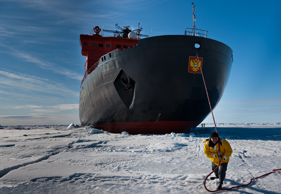 連邦国営単一企業「アトムフロート」は、原子力砕氷船や特殊船舶に技術サービスや保守を提供するために立ち上げられた。連邦国営単一企業のアトムフロートは2008年に、ロシア連邦大統領令によりロシア国営公社「ロスアトム」と合併した。