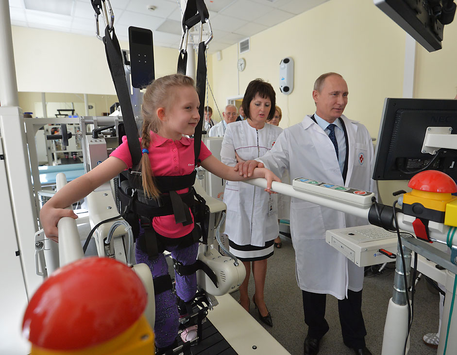 Russian President Vladimir Putin visits the Emergency Children's Surgery and Traumatology Research Institute in Moscow, June 1, 2015. Russia marks International Day for Protection of Children on June 1.
