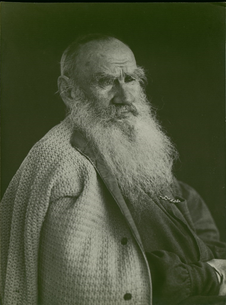 The prominent part of the museum’s collection consists of pictures taken by Tolstoy’s close friend and editor Vladimir Chertkov. He tried to express the complexity of the writer’s spiritual power.  Chertkov made a series of simultaneous close-up portraits. // Photo from the series by Vladimir Chertkov, Yasnaya Polyana 