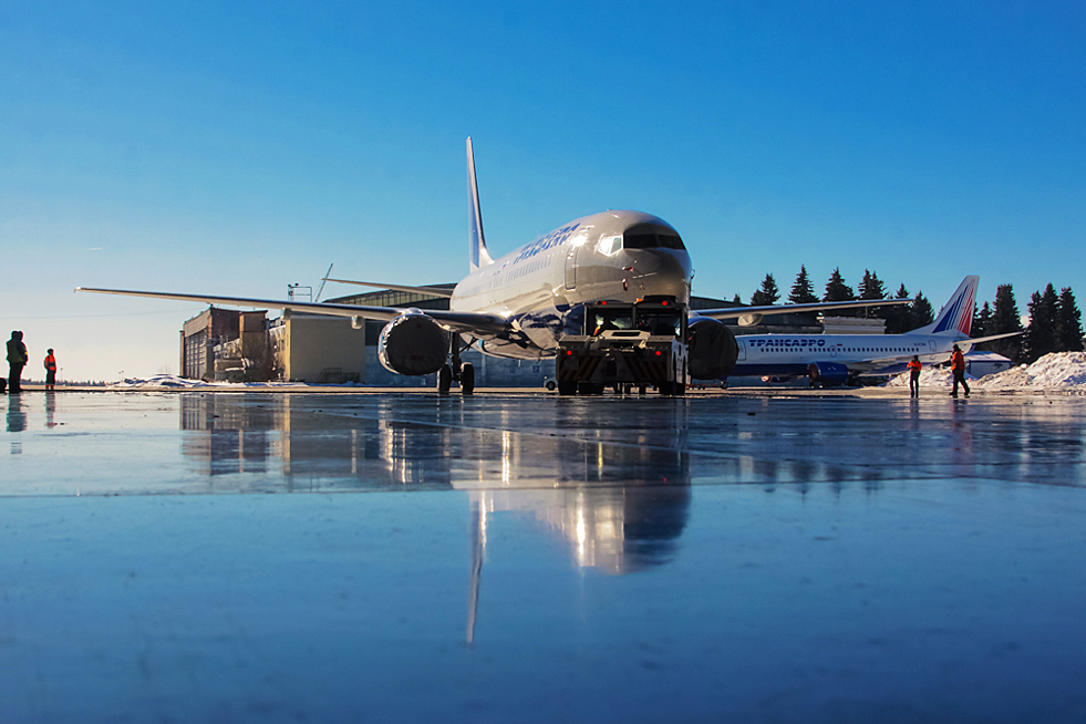 3/8. „Трансаеро“ на аеродрому „Внуково“ обавља тзв. „A-check“ провере на авионима Боинг 747-700, Боинг 737 Класик, Боинг 737НГ, Боинг 767-200/300, Боинг 777-200/300. Поред тога, врше се провере на сваке две године за модел Боинг 777-200/300s и обавља се лаки ремонт мотора CFM-65 за авион Боинг 737 репарационом методом под називом „top case“.