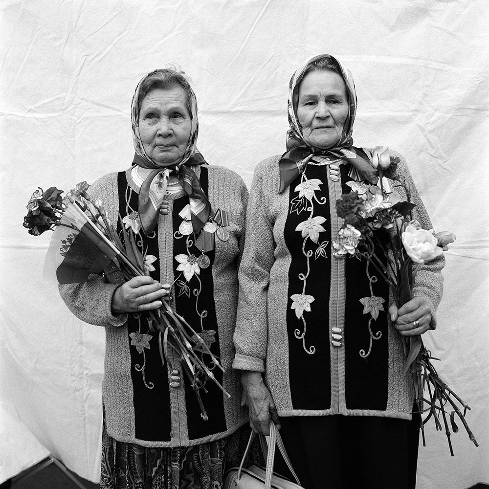 "One su služile kao medicinske sestre, radiooperaterke, pilotkinje, pa čak i snajperistice. 2006. godine slikao sam samo žene."