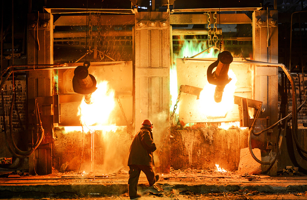 Outre la production de cuivre, une usine de concentration a été mise en service en 2007 pour le traitement des matières premières minérales et des scories de la production métallurgique. L’usine de concentration produit 650 000 tonnes de charge par an.
