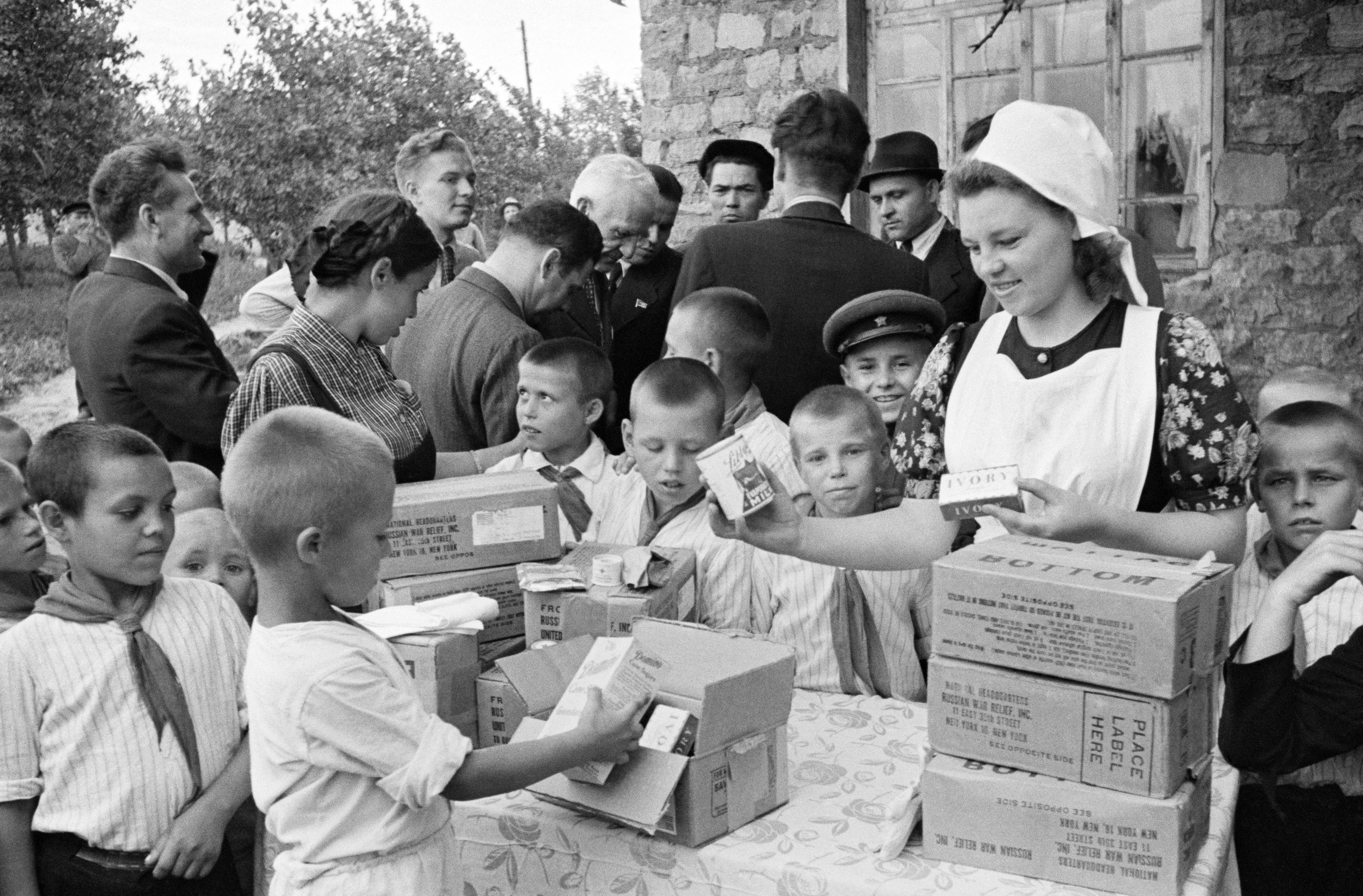 Голодные послевоенные годы. Дети в годы войны. Благотворительность в СССР. Дети в годы войны СССР.