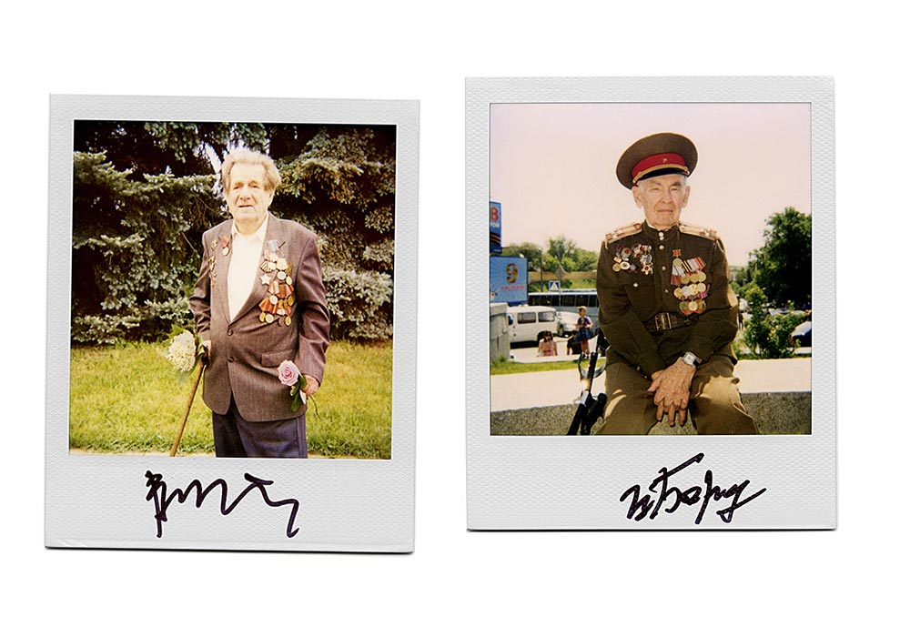 For more than five years, photographer Arthur Bondar has been taking portraits of World War II veterans from Russia and Ukraine on Polaroid film in a series called “Signatures of War”. After taking each picture, Bondar asks the veteran to sign the image. / Velder Nikolay Grigoryevich (left), mortar troop. Bardyukov Vasiliy Yakovlevich (right).