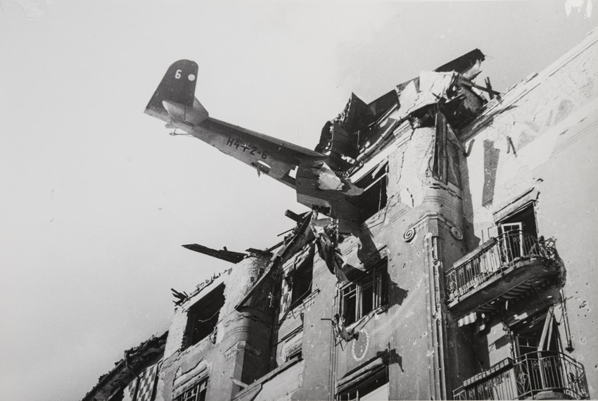 Denied copyrights to his own photographs, which were often published un-credited, Khaldei never gained the fame of many of his contemporaries, such as American photographers Margaret Bourke-White and Robert Capa, who presented him with a Speed Graphic camera when they met during the Nuremberg Trials.  / Budapest, 1945.