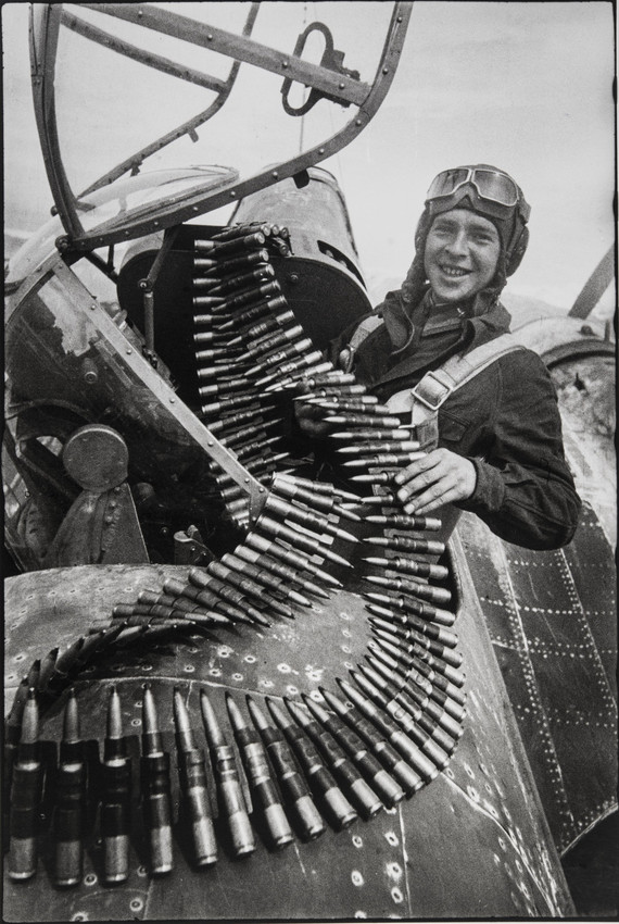 Yevgeny Khaldei traveled a lot across the Soviet Union and in Europe, depicted war in various cities and different regions. / From ‘Polar Aviation’ project, The Subarctic, 1941.