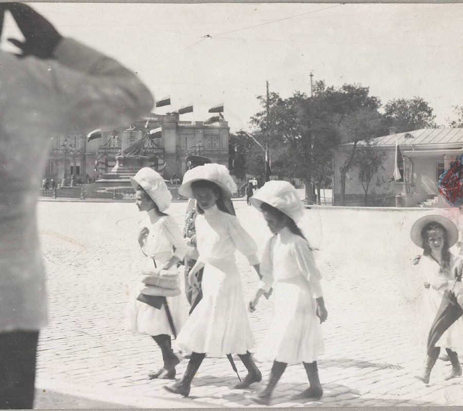 Les Romanov étaient des chrétiens orthodoxes, c’est pourquoi ils se rendaient toujours dans les monastères, cathédrales et églises de Sébastopol et des villes alentours.